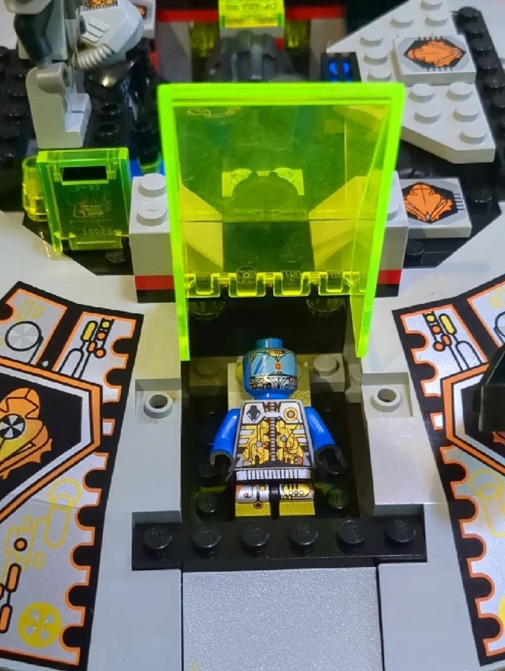 Lego 6575-1 Alien Avenger - Complete + Extra Minifig - Gray and Neon - RARE